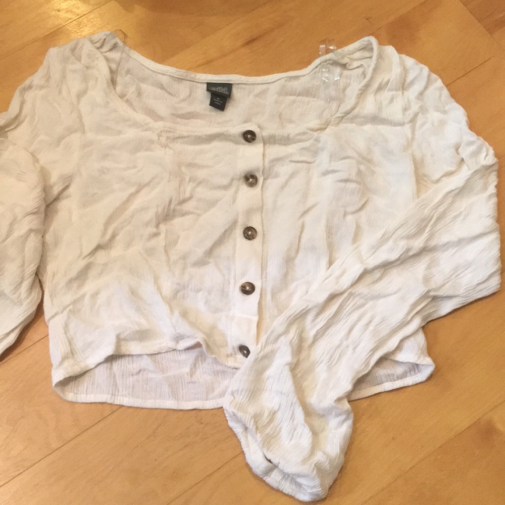 Cropped-mini white blouse top.